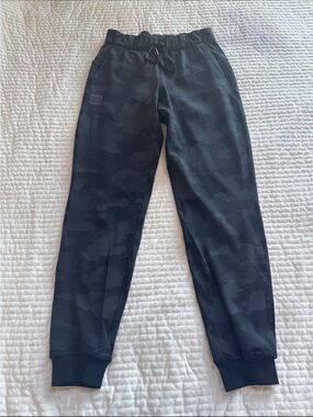 Lululemon camo joggers black pants size 2